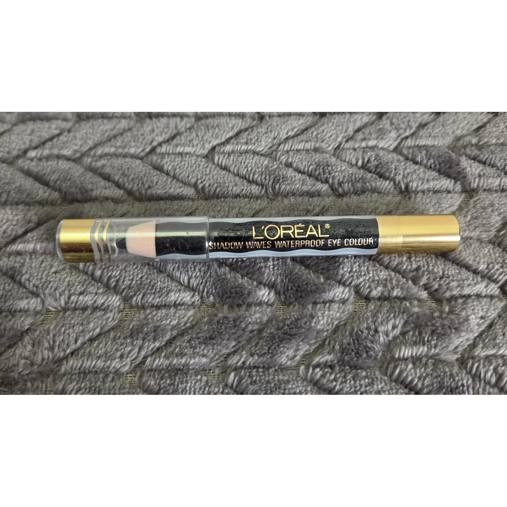 L'Oreal Shadow Waves Waterproof Eye Colour 